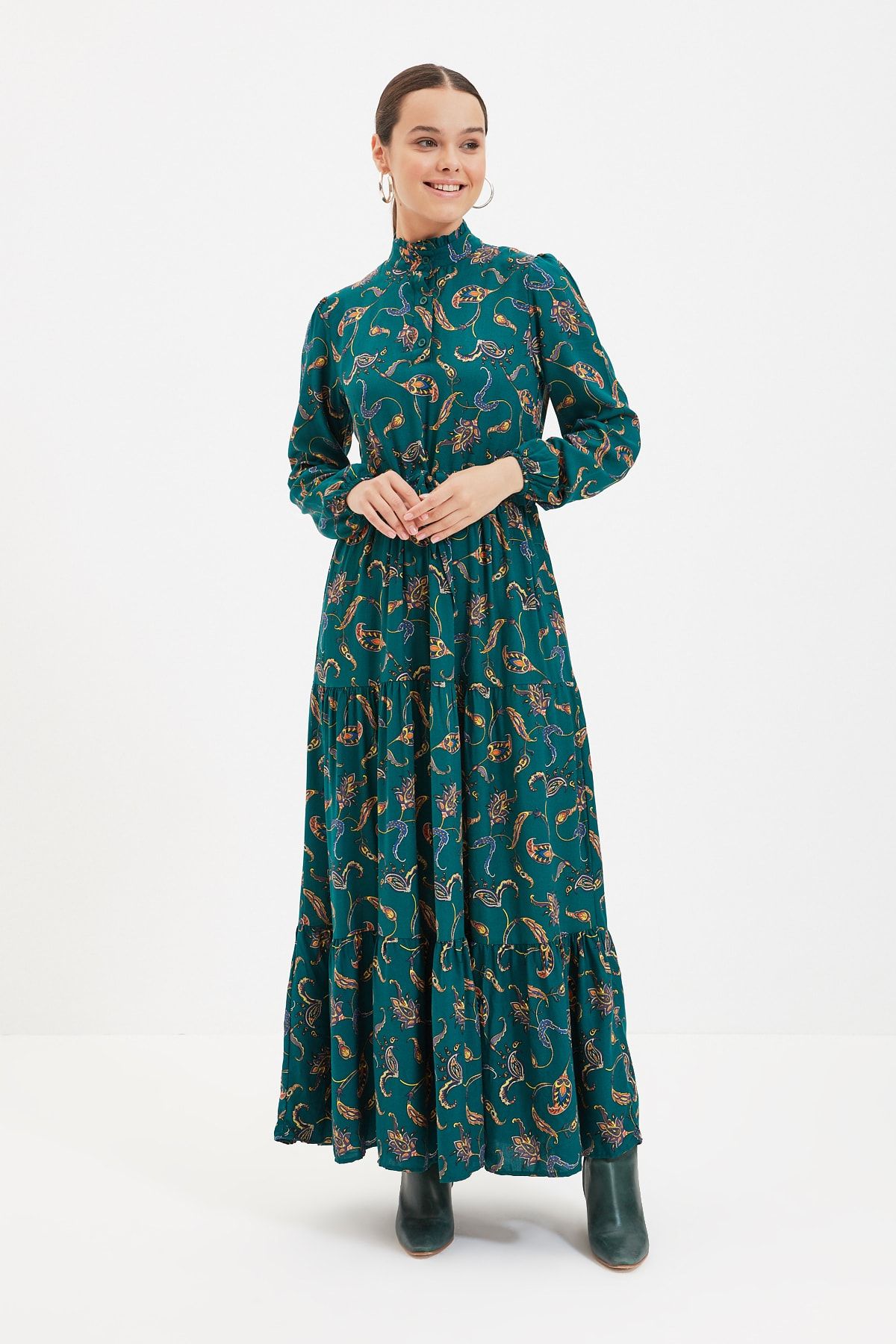 Trendyol Modest Yeşil Çiçek Desenli Beli İp Detaylı Dik Yaka Uzun Elbise TCTAW22EB0146