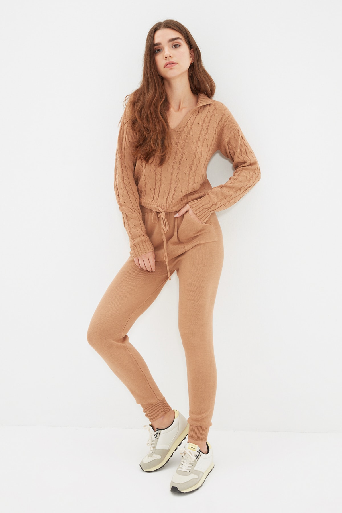 TRENDYOLMİLLA Camel Örgü Ve Bağlama Detaylı Triko Alt-Üst Takım TWOAW22AU0097