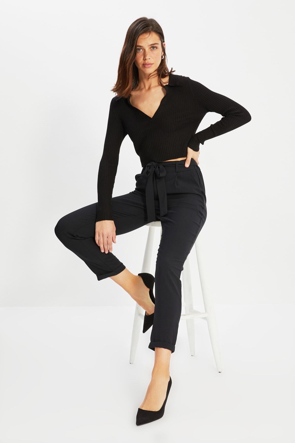 TRENDYOLMİLLA Siyah Bağlama Detaylı Pantolon TWOAW22PL0280