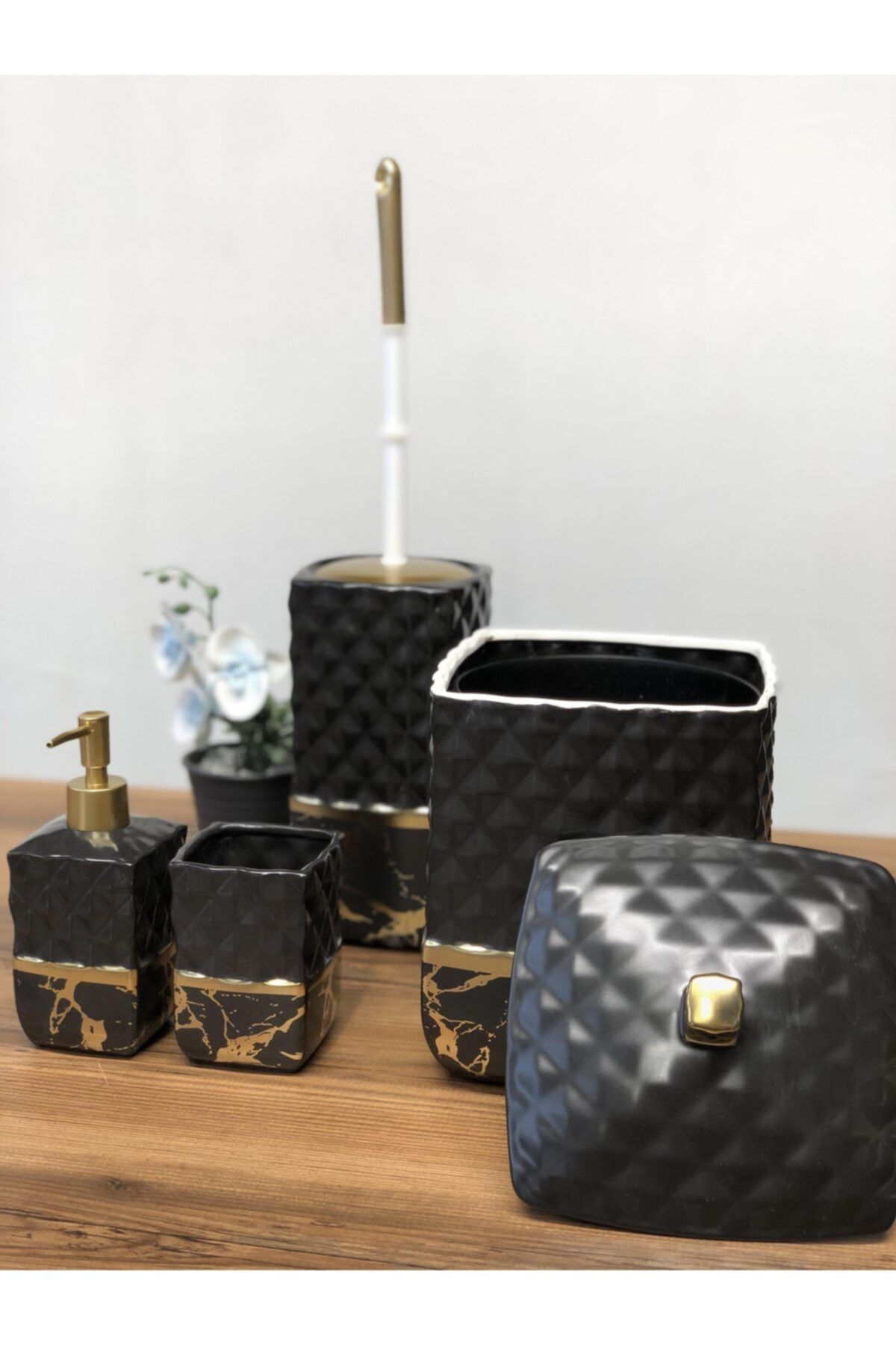 Şahane Pazar Decovien Siyah Gold Detaylı Banyo Seti Aym3214 Fma01509