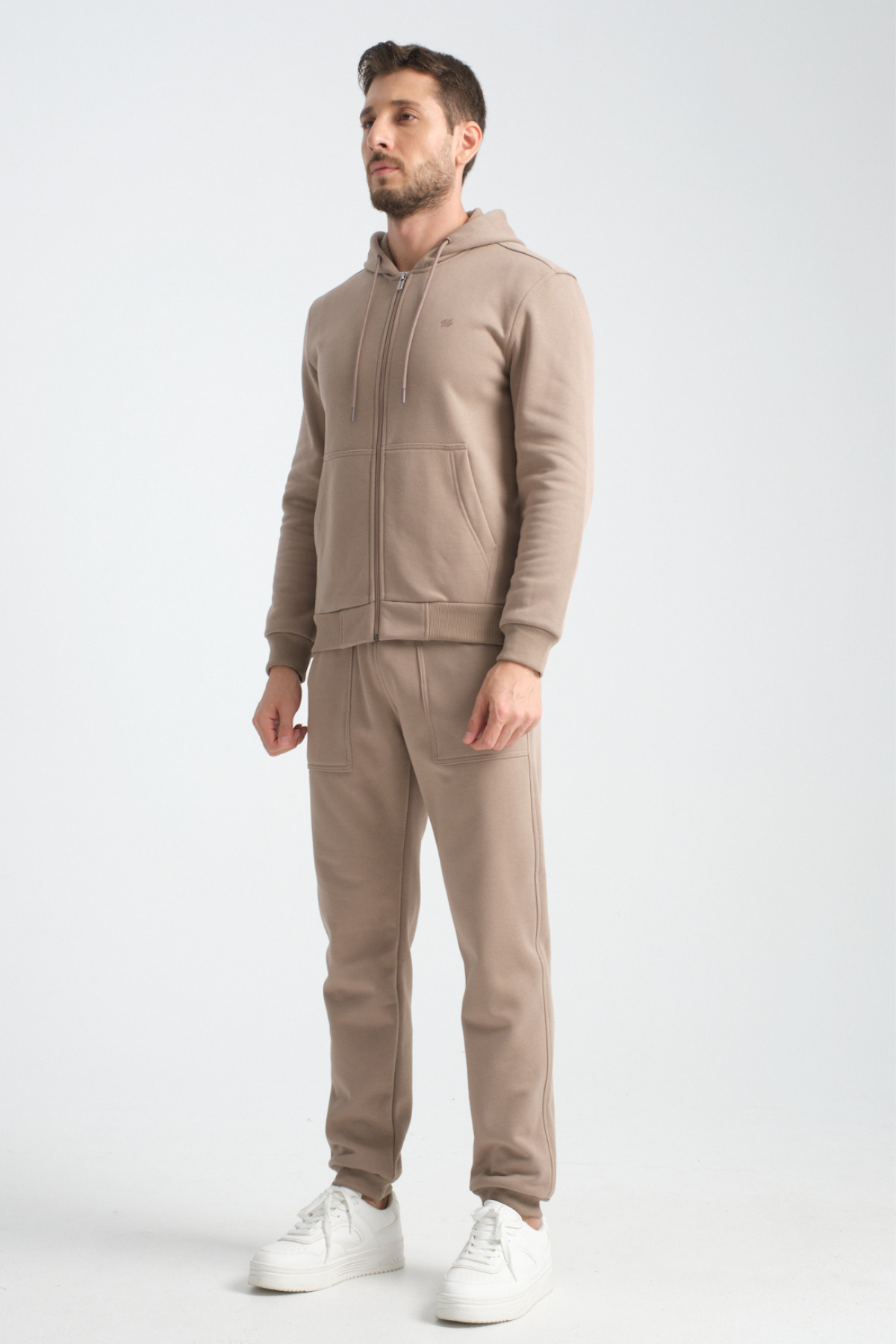 لباس ویزون آقایان مجموعه ای از کلاهبرداری در زمستان جزئیات برهنه به نظر می رسد