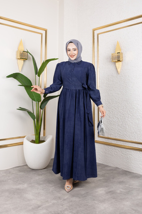 Hakim Yaka Düğme Aksesuarlı Kuşaklı Beli Saran Kat Detaylı Rahat Kalıp Tesettür Elbise Image 6