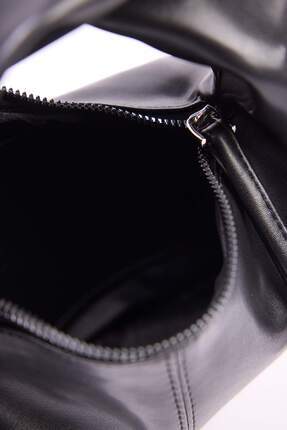 Siyah Kadın Mini Oval Omuz Çanta TAKSS25OC00068 Image 4