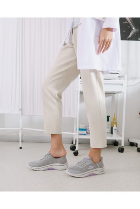 Go Walk Arch Fit 2.0 - Valencia Kadın Gri Yürüyüş Ayakkabısı 125319 Gylv Image 0