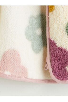 LCW baby Dik Yaka Çiçekli Kız Bebek Pelüş Hırka Image 3