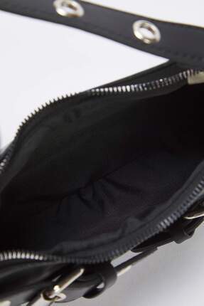 Siyah Kuşgözü Kemer Toka Detaylı Orta Boy Kadın Baget Omuz Çanta TAKSS25OC00069 Image 4