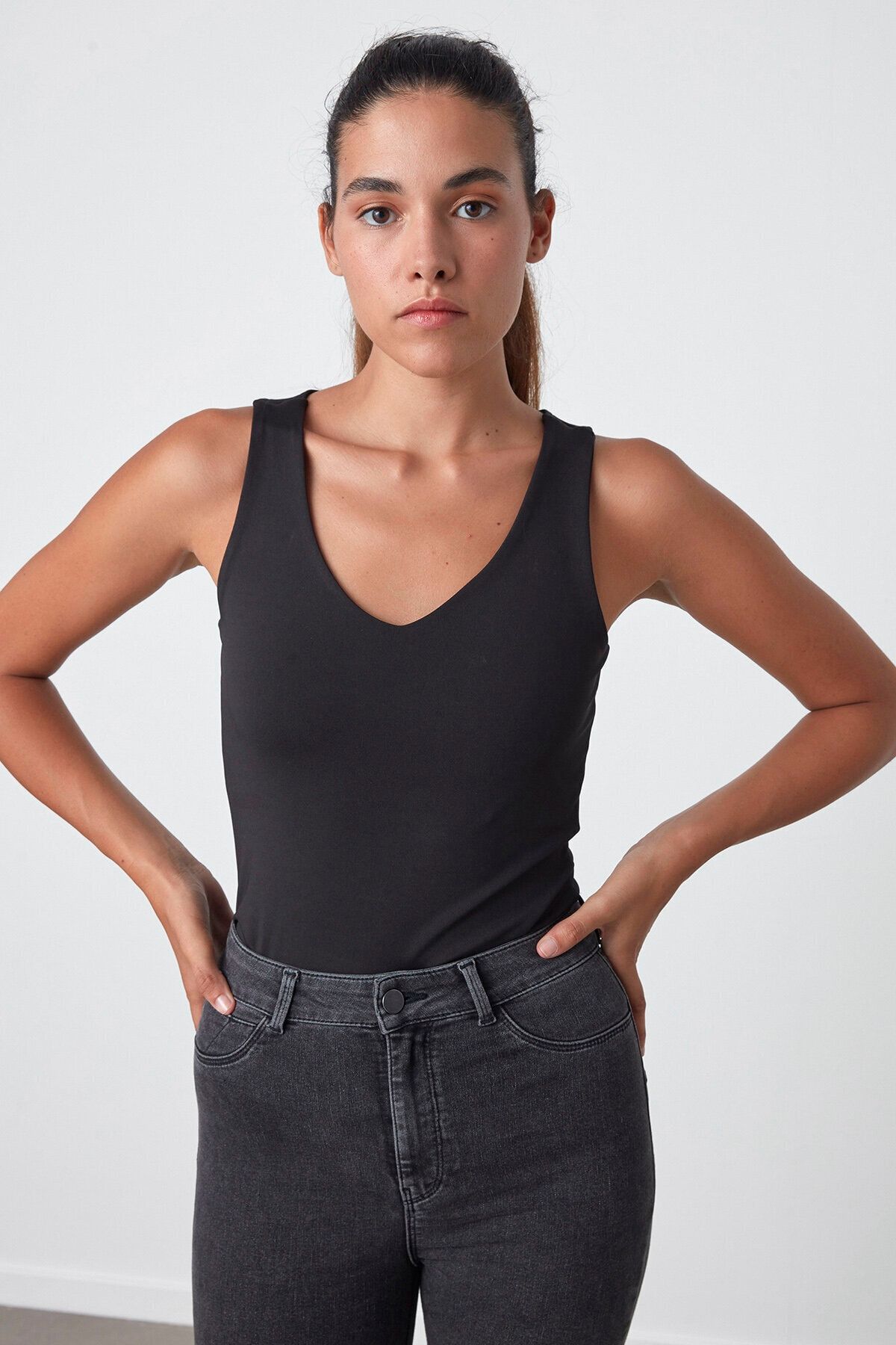 Penti Siyah V Neck Üst