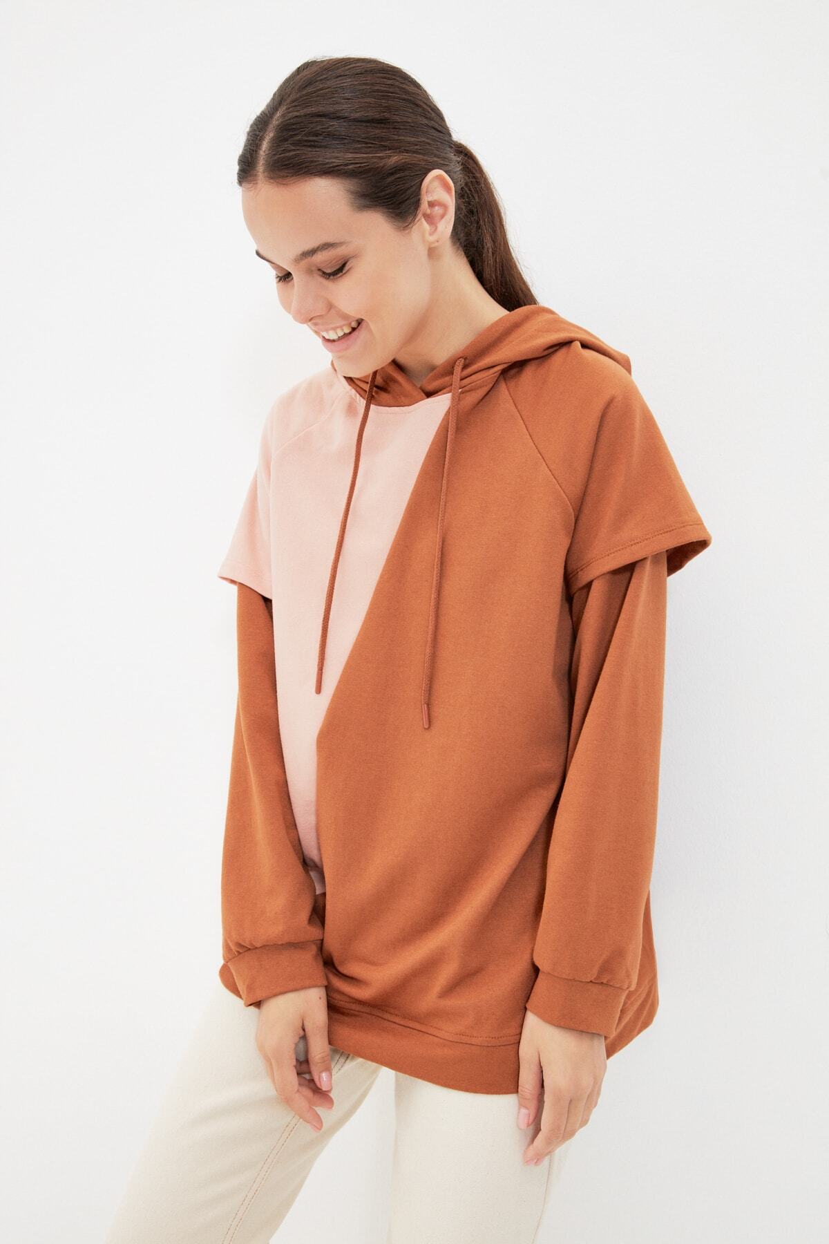 Trendyol Modest Kiremit Renk Bloklu Kapüşonlu Örme Sweatshirt TCTAW22TW0176