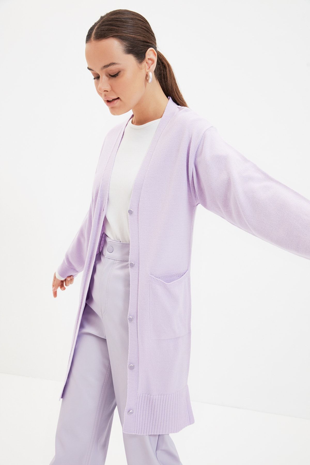Trendyol Modest Lila V Yaka Düğmeli Cep Detaylı Uzun Triko Hırka TCTAW22TH0004