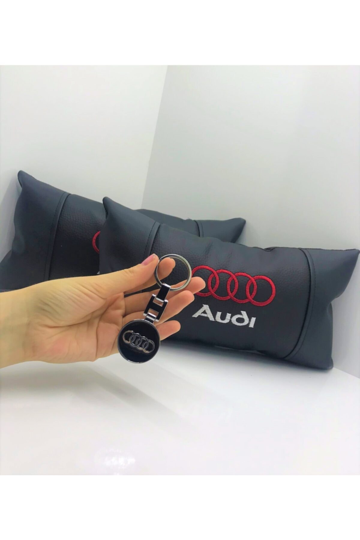CEM OTOMOTİV Audi 2 Adet Oto Yastık Ve Anahtarlık Oto Boyun Yastığı Audi Anahtarlık