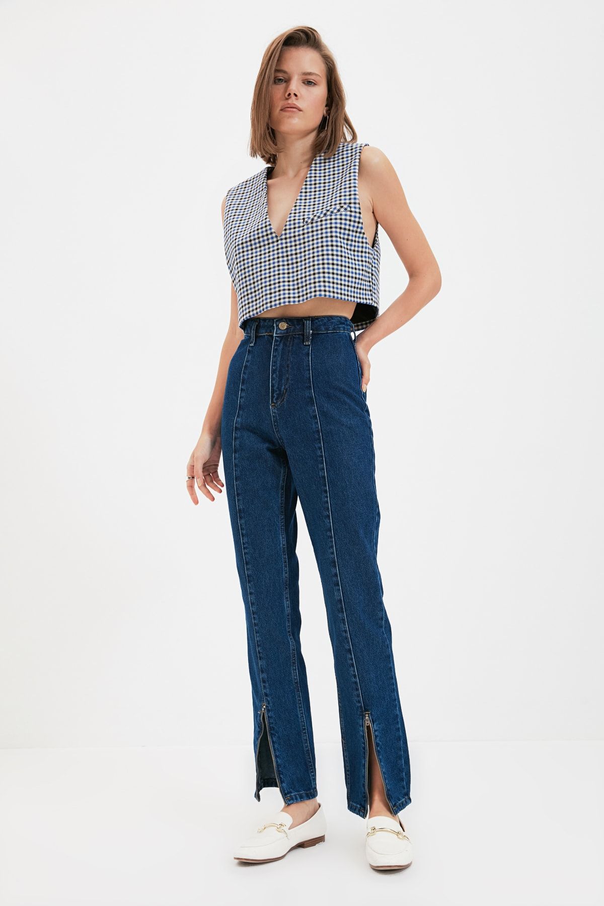 TRENDYOLMİLLA Mavi Paçası Fermuarlı Yüksek Bel Bootcut Jeans TWOAW22JE0783