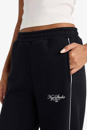 Straight Fit Baskılı Beli Lastikli Siyah Kadın Eşofman Altı F0314AX/BK81 Image 4