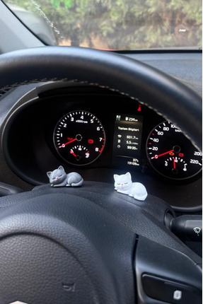 2 Adet Sert Plastik Gri-Beyaz Sevimli Uyuyan Kedi Araba Süsü, Araba Dekoru, Çalışma Masası Dekoru Image 2