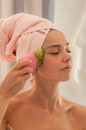 Buz Küpü Gua Sha Yüz, Göz ve Boyun Masajı Cilt Bakımı, Göz Torbalarını Giderme Silikon Buz Kalıbı Image 4