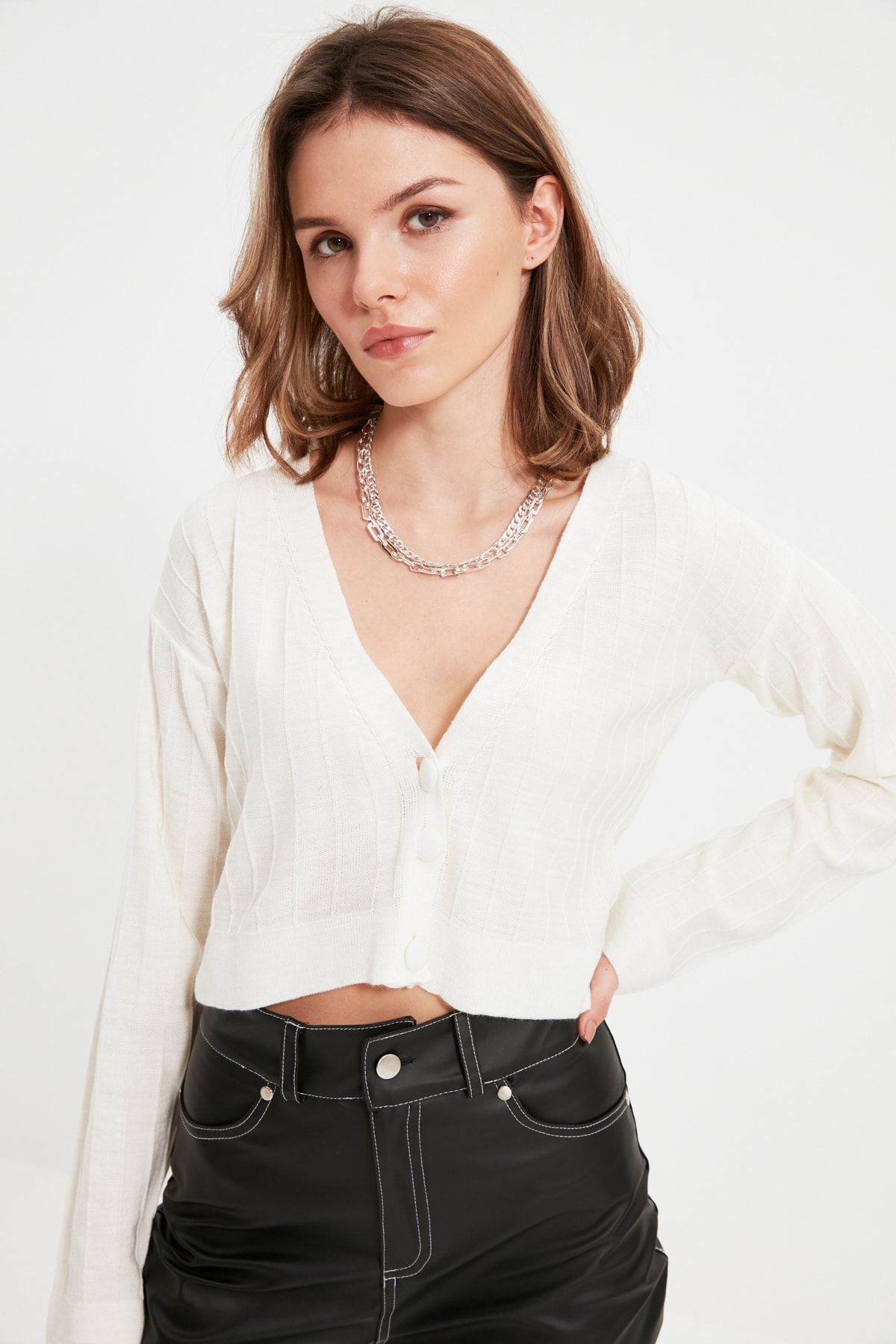 TRENDYOLMİLLA Ekru Petite Crop Triko Hırka TWOAW22HI0816