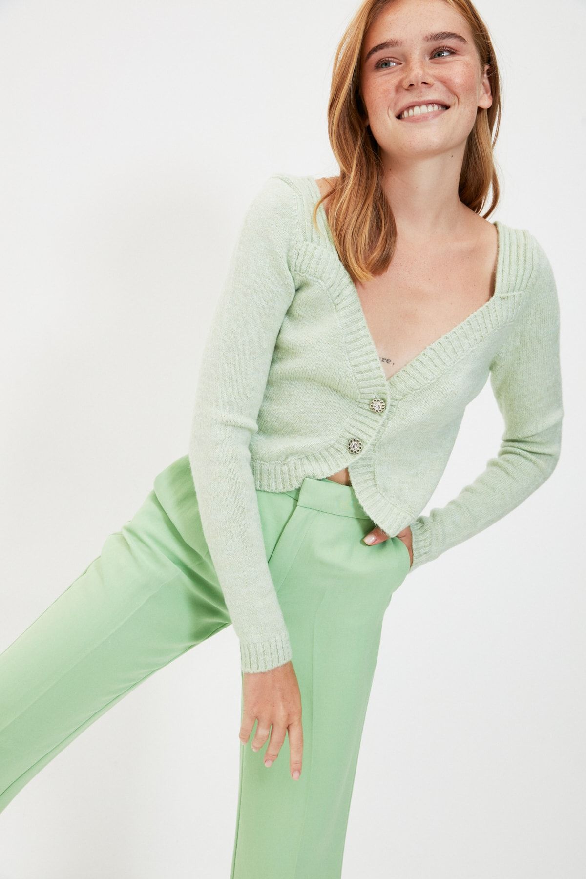 TRENDYOLMİLLA Mint Crop Sırt Detaylı Triko Hırka TWOAW22HI0391