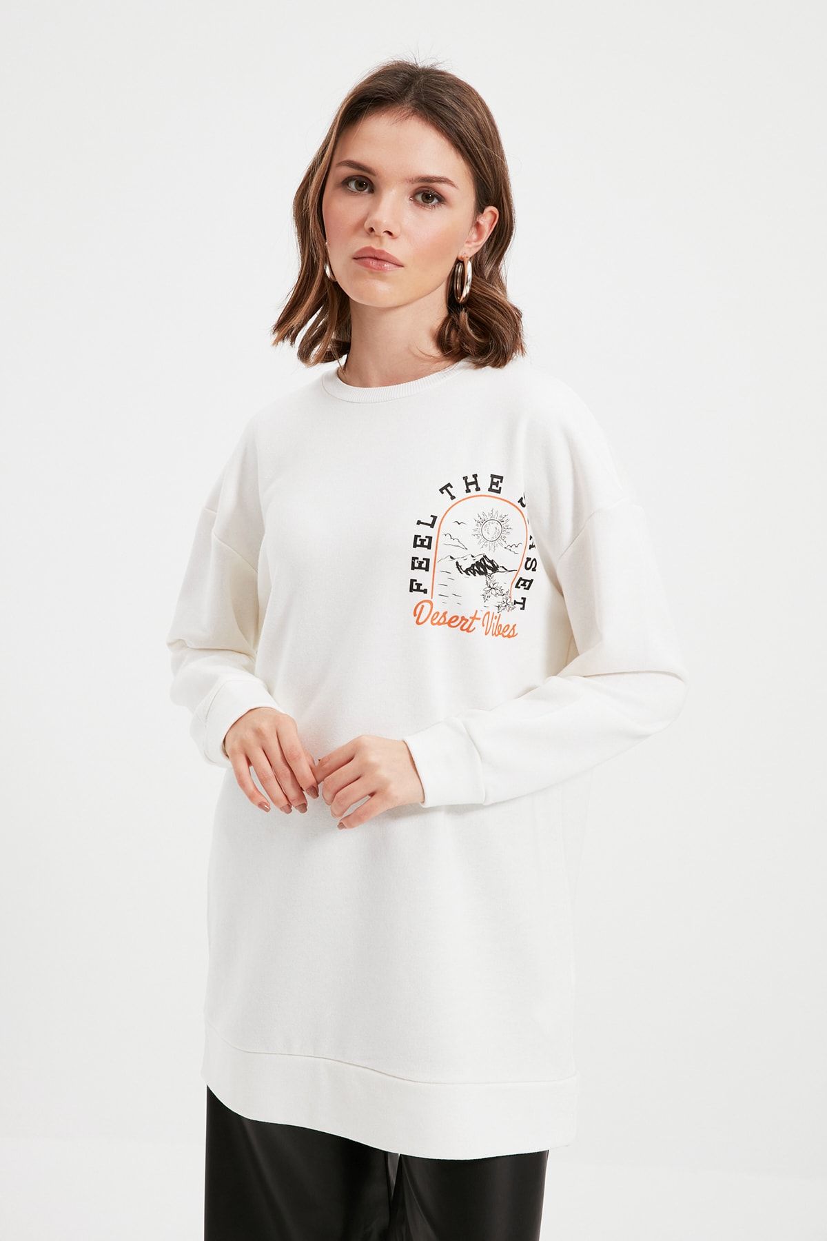 Trendyol Modest Ekru Baskılı Örme Sweatshirt TCTAW22TW0157