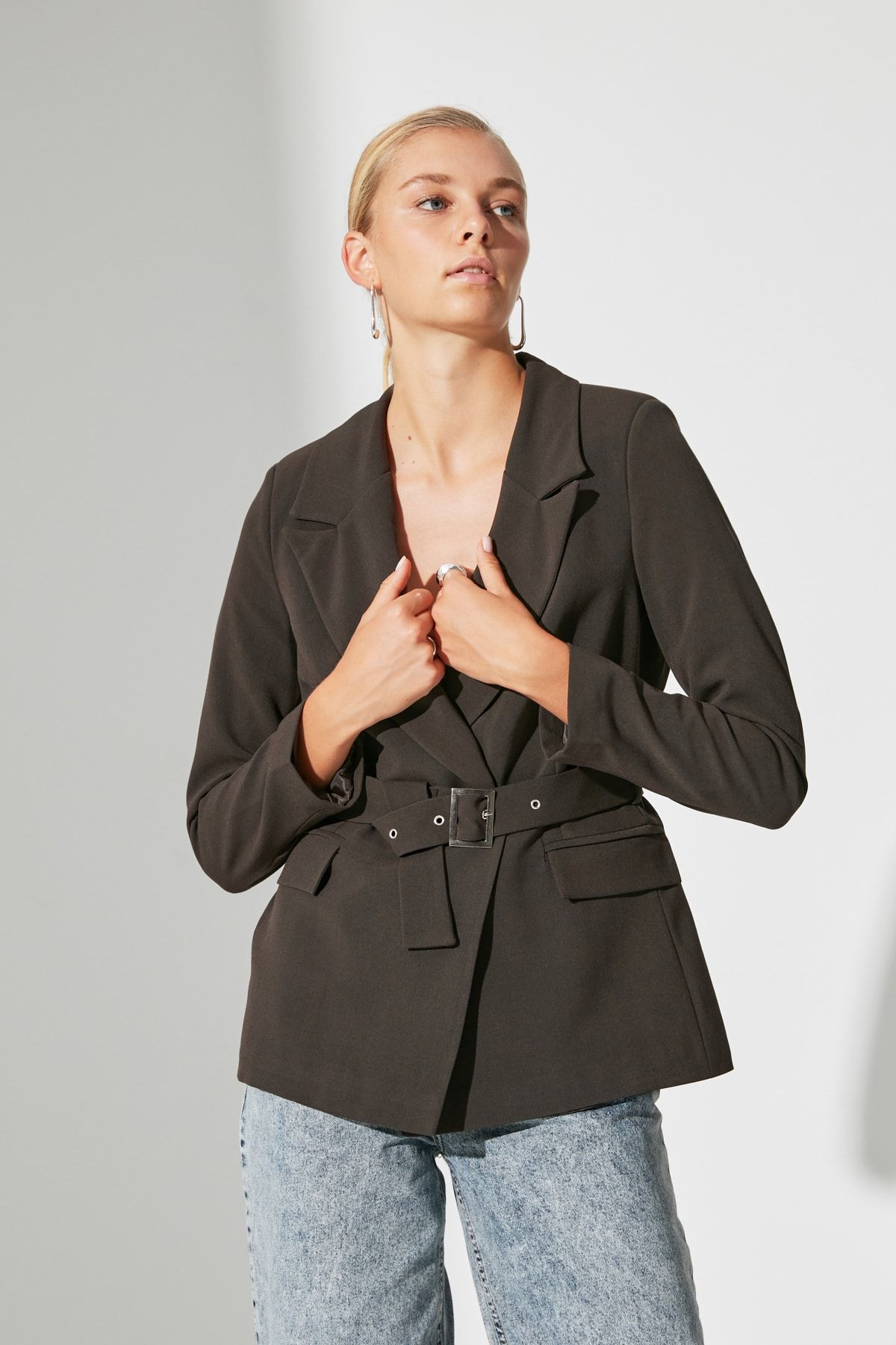 TRENDYOLMİLLA Kahverengi Kemerli Kruvaze Blazer Ceket TWOAW22CE0032