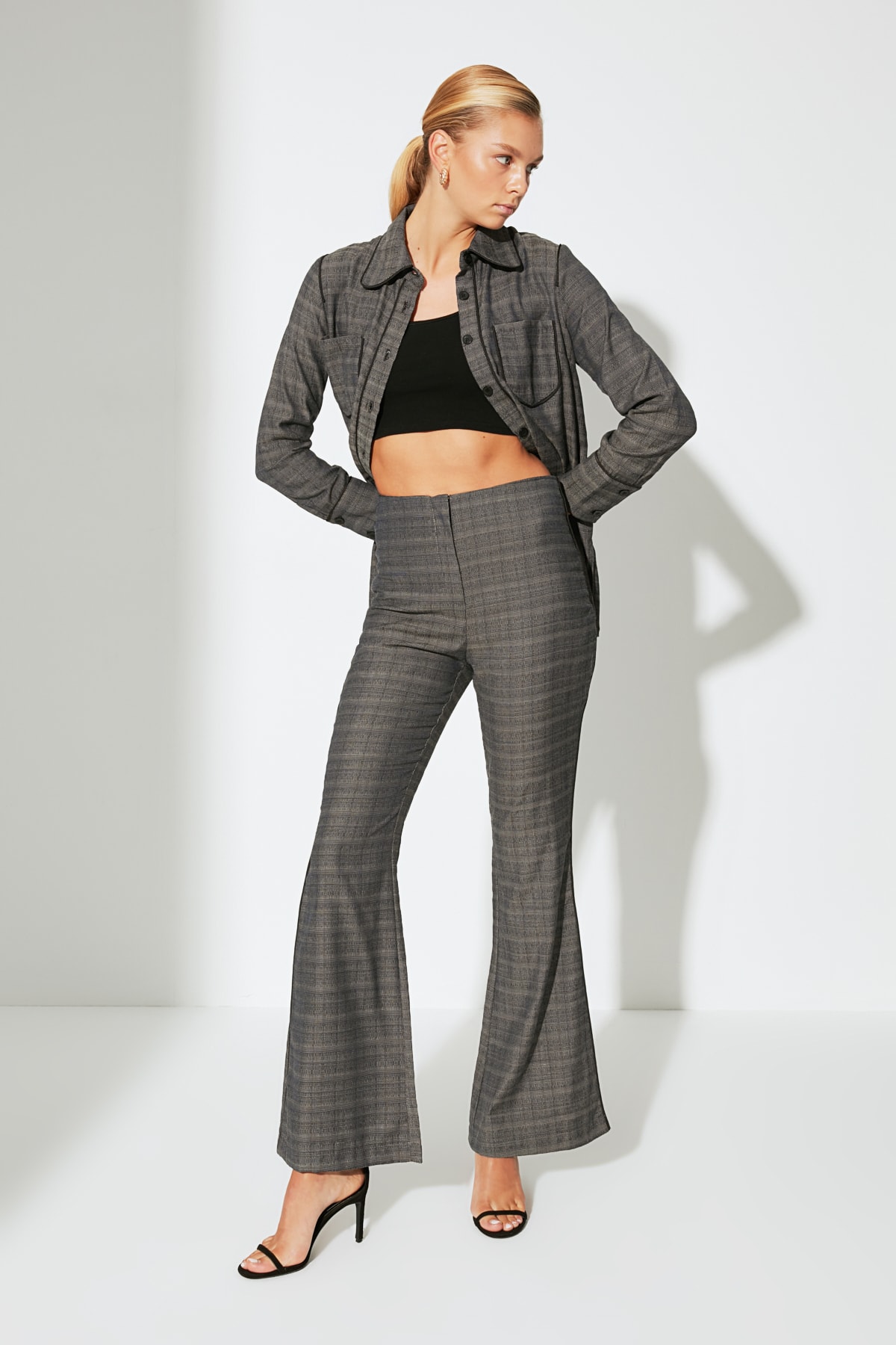 TRENDYOLMİLLA Antrasit Geniş Paça Pantolon TWOAW22PL0147
