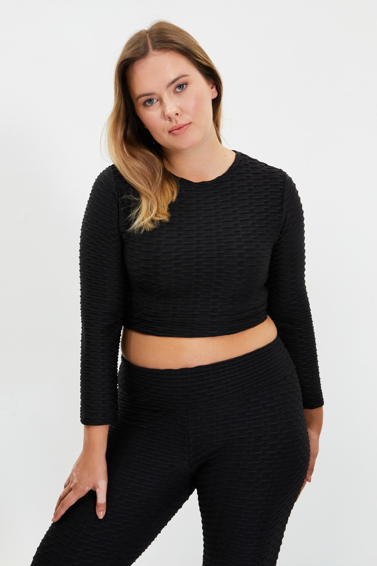 TRENDYOLMİLLA Siyah Jakarlı Crop Spor Bluz TWOAW22BZ0276