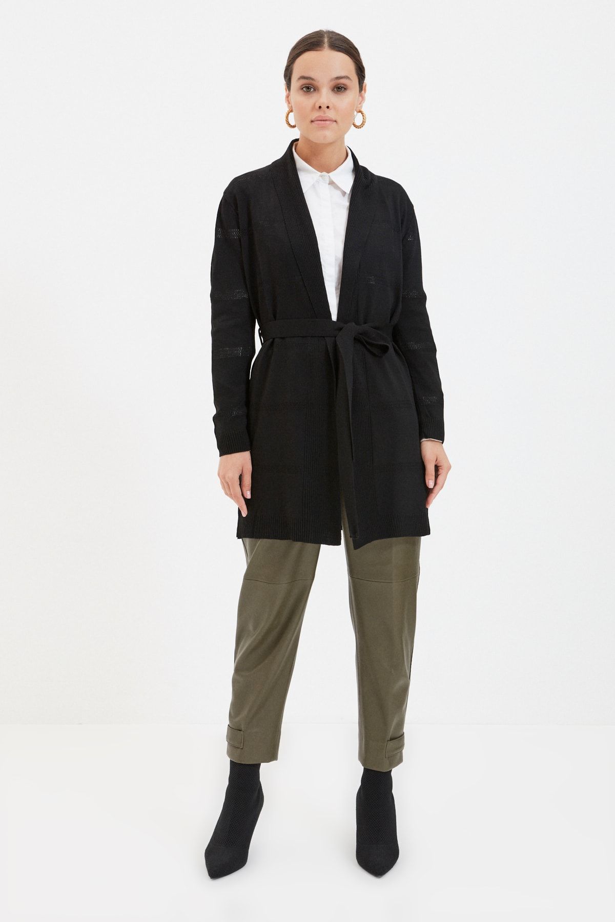 Trendyol Modest Siyah Kuşaklı V Yaka Triko Hırka TCTAW22TH0076