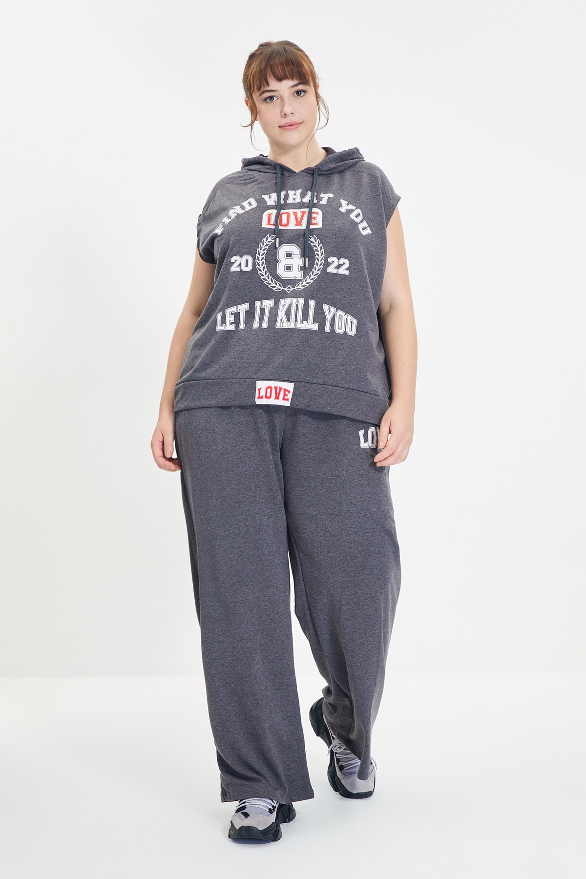 TRENDYOLMİLLA Antrasit Baskılı Örme Eşofman Takımı TWOAW22EM0005