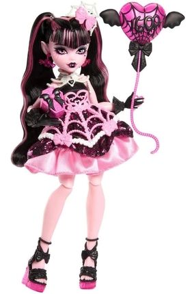 ® DOĞUM GÜNÜ™ DRACULAURA™ Bebek Parti elbiseli ve bir elinde balonla JBG74 Image 0