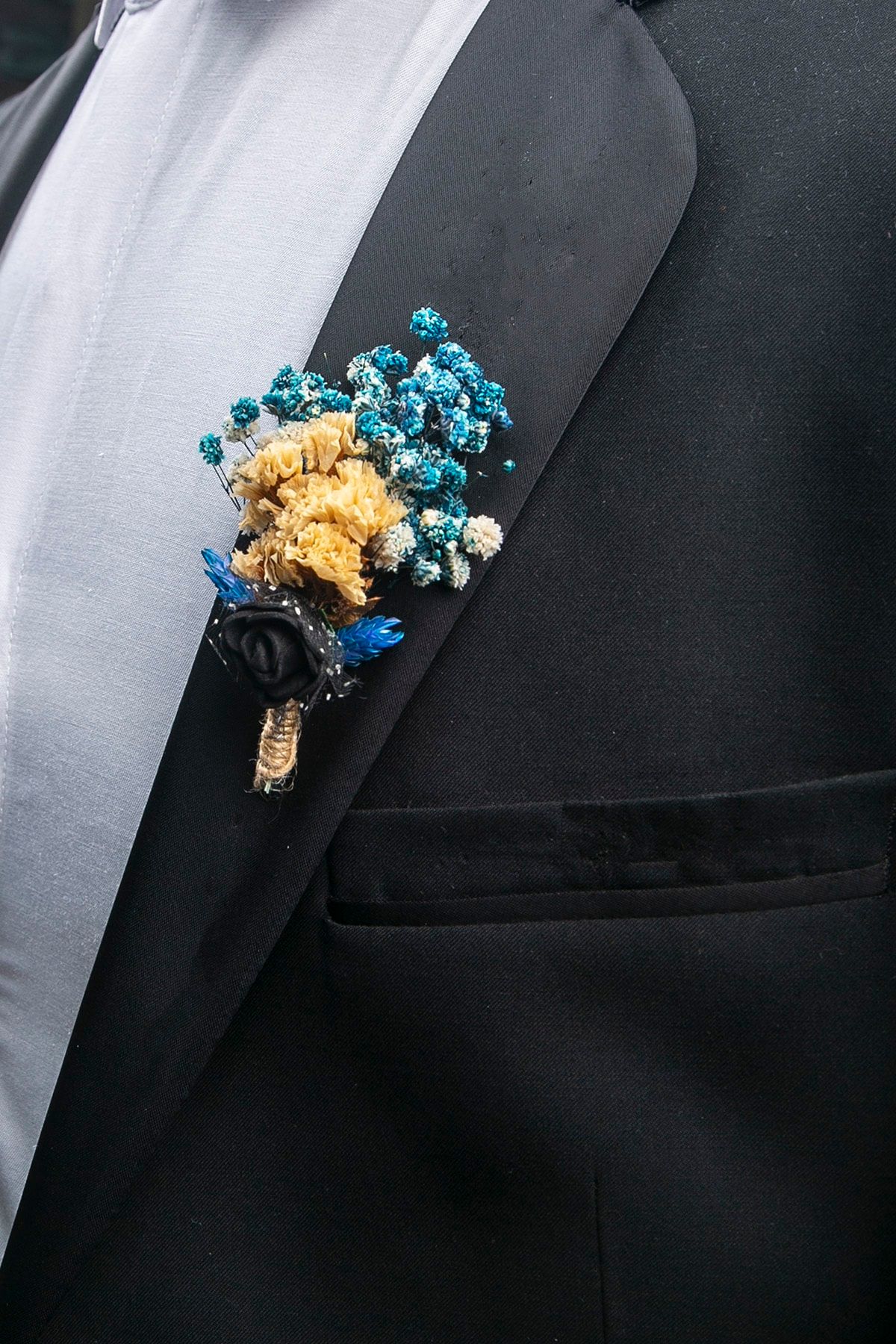Noyan Group Mavi-krem Kuru Çiçek Damat Yaka Çiçeği