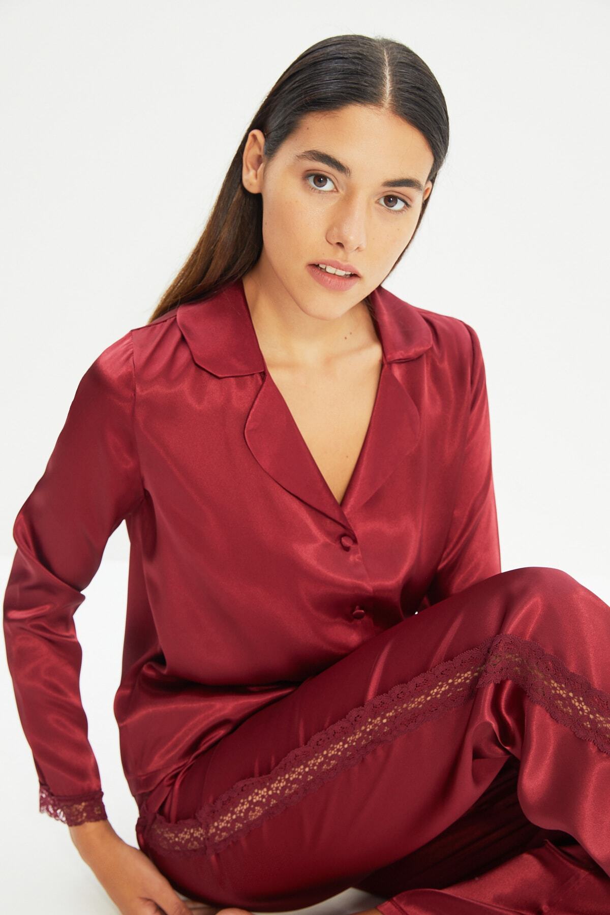 TRENDYOLMİLLA Bordo Dantel Detaylı Dokuma Pijama Takımı THMAW22PT0352