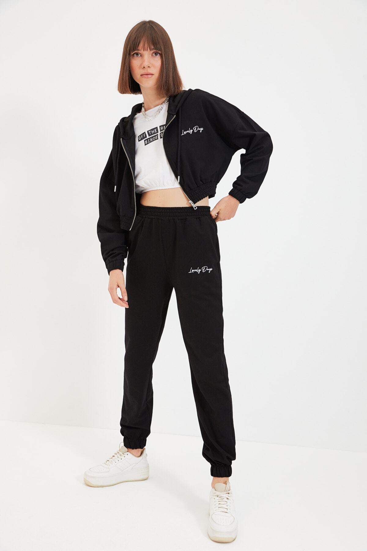 TRENDYOLMİLLA Siyah Fermuarlı Örme Eşofman Takımı TWOAW22EM0043