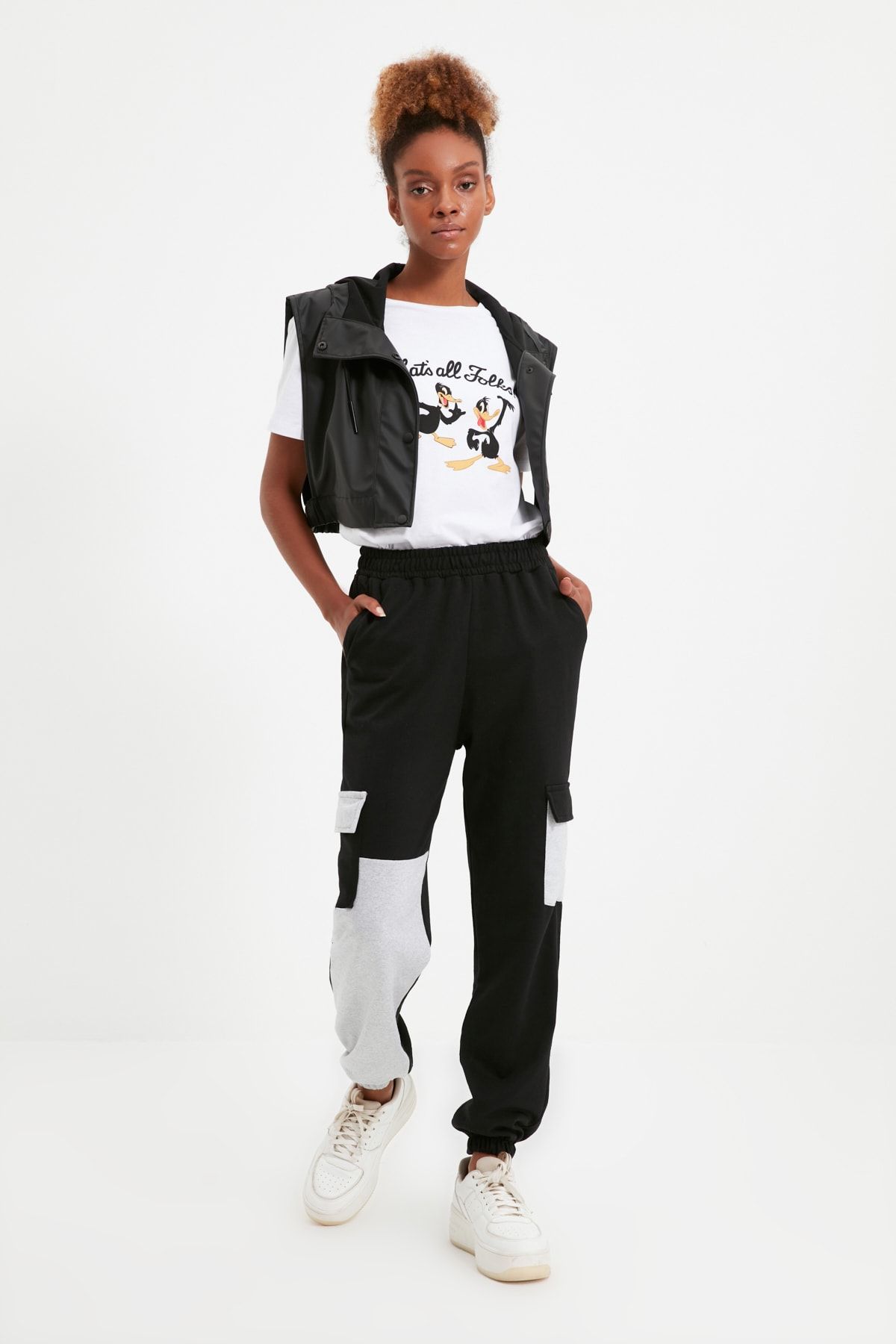 TRENDYOLMİLLA Siyah Loose Jogger Örme İnce Eşofman Altı TWOAW22EA0173