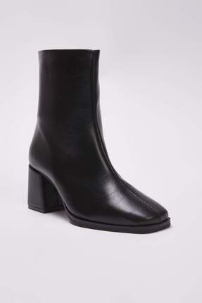Siyah Kare Burun Kadın 6,5 cm Blok Topuklu Bot
TAKAW26BO00069 Image 2