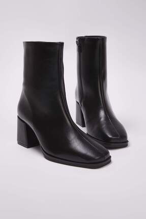 Siyah Kare Burun Kadın 6,5 cm Blok Topuklu Bot
TAKAW26BO00069 Image 0