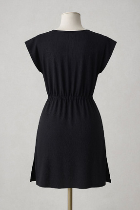 Kadın Siyah Yanları Yırtmaçlı Tokalı V Yaka Mini Plaj Elbisesi Image 5