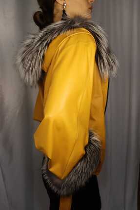 Kadın Sarı Hakiki Deri Çift Taraflı Kapşonlu Kürk Detaylı Ceket Image 1