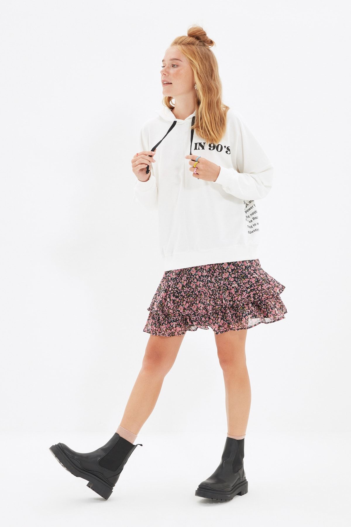 TRENDYOLMİLLA Beyaz Örme Şardonlu Sweatshirt TWOAW22SW1181