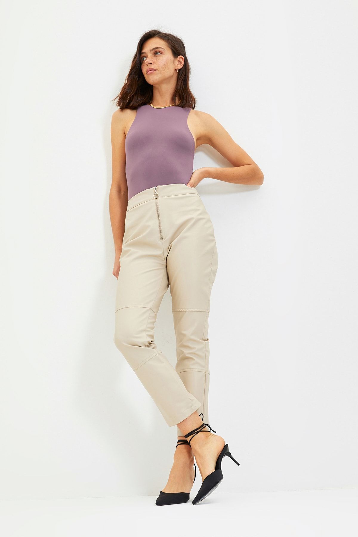 TRENDYOLMİLLA Bej Düz Pantolon TWOAW22PL0180