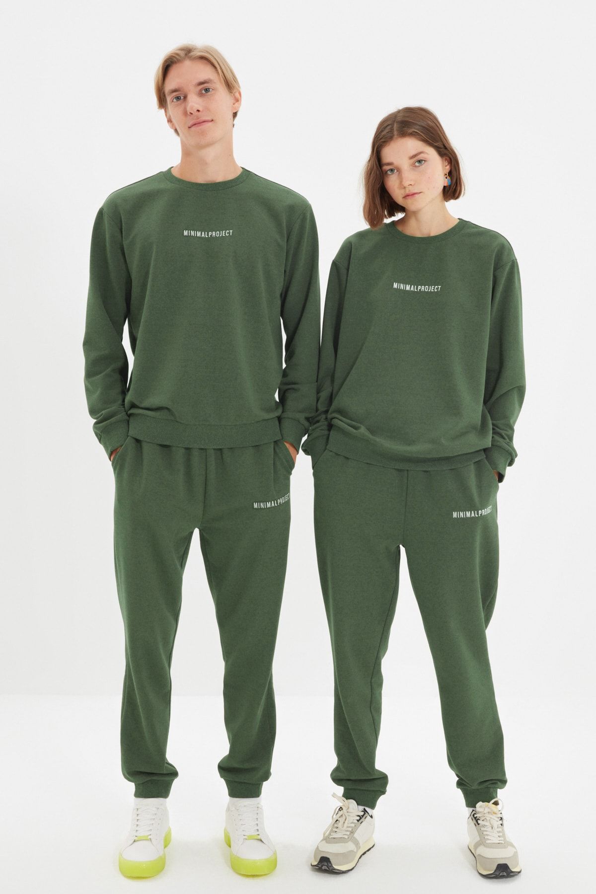 TRENDYOL MAN Haki Unisex Regular Baskılı Örme Eşofman Altı TMNAW22EA0361