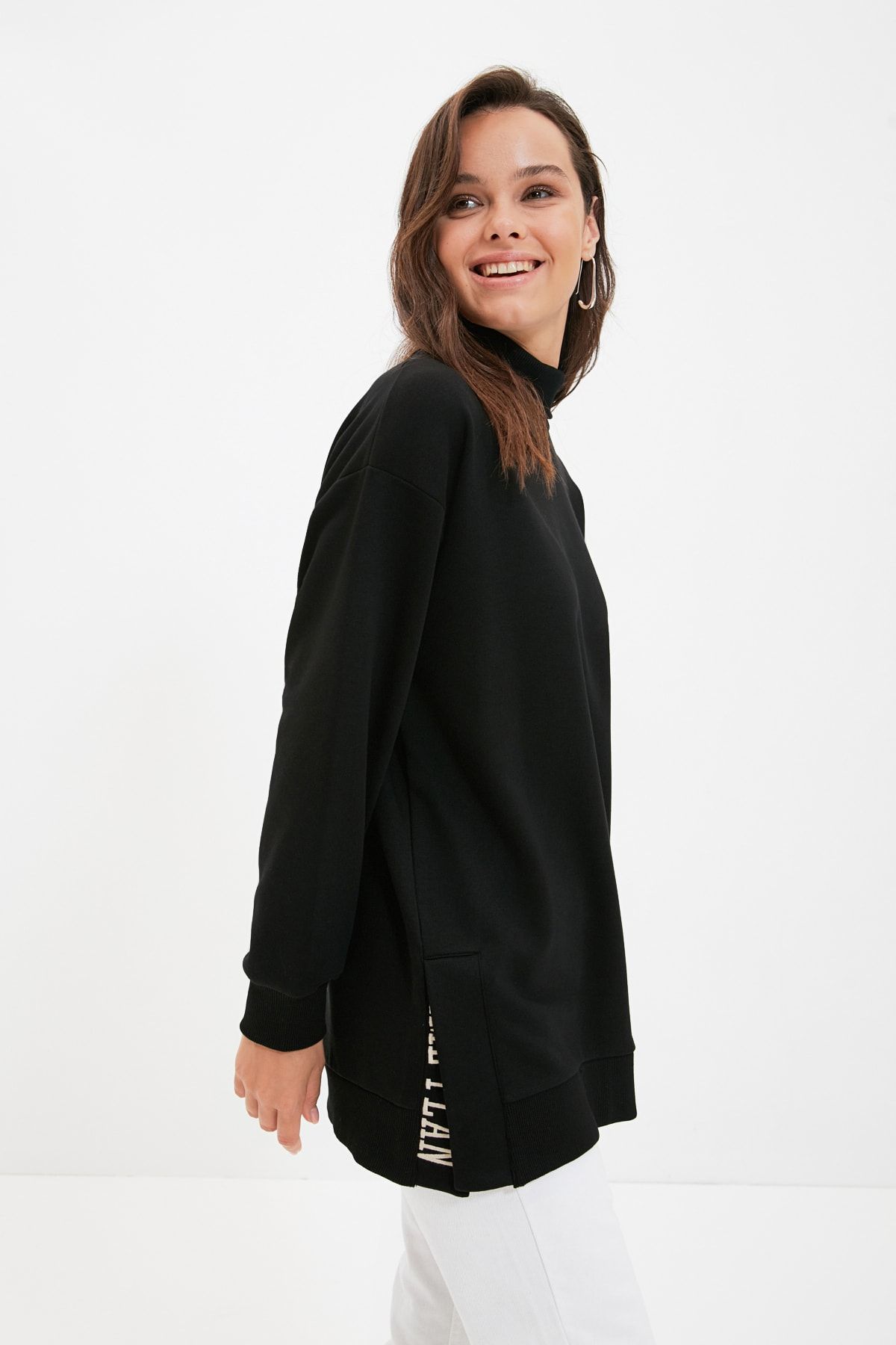 Trendyol Modest Siyah Balıkçı Yaka Baskılı Örme Sweatshirt TCTAW22TW0071