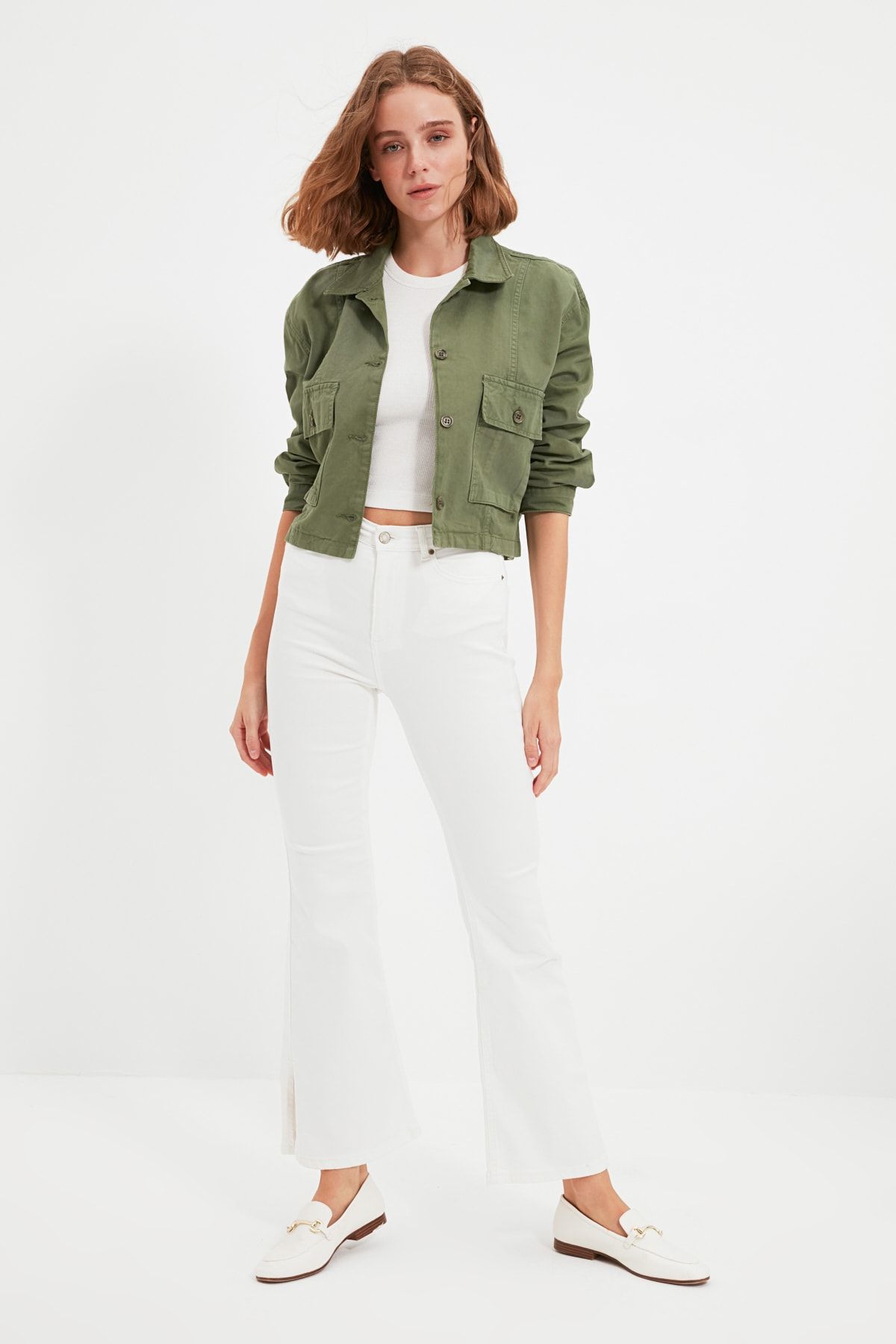 TRENDYOLMİLLA Beyaz Organik Pamuk Yırtmaçlı Yüksek Bel Flare Jeans TWOAW22JE0145