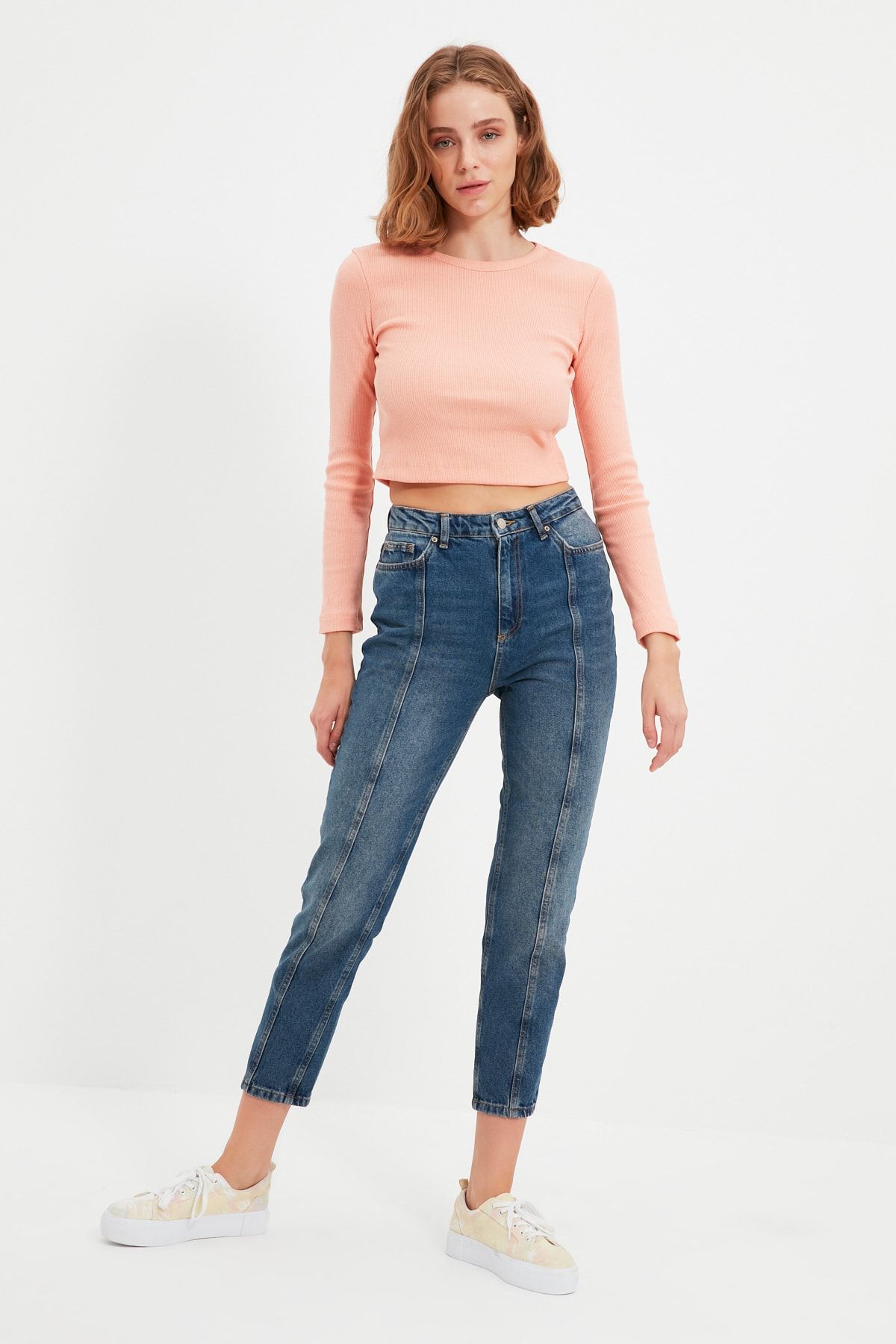 TRENDYOLMİLLA Mavi %100 Organik Pamuk Dikiş Detaylı Yüksek Bel Mom Jeans TWOAW22JE0227