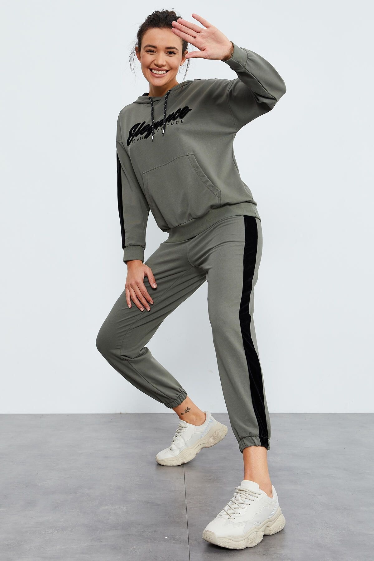 Tommy Life Tommylife Çağla Kadın Kadife Şerit Detaylı Kapüşonlu Rahat Form Lastik Paça Eşofman Takım - 95307