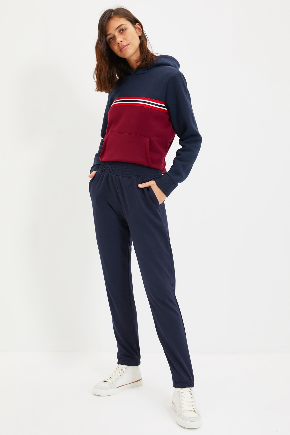 TRENDYOLMİLLA Lacivert Basic Jogger Örme İnce Eşofman Altı TWOAW22EA0419