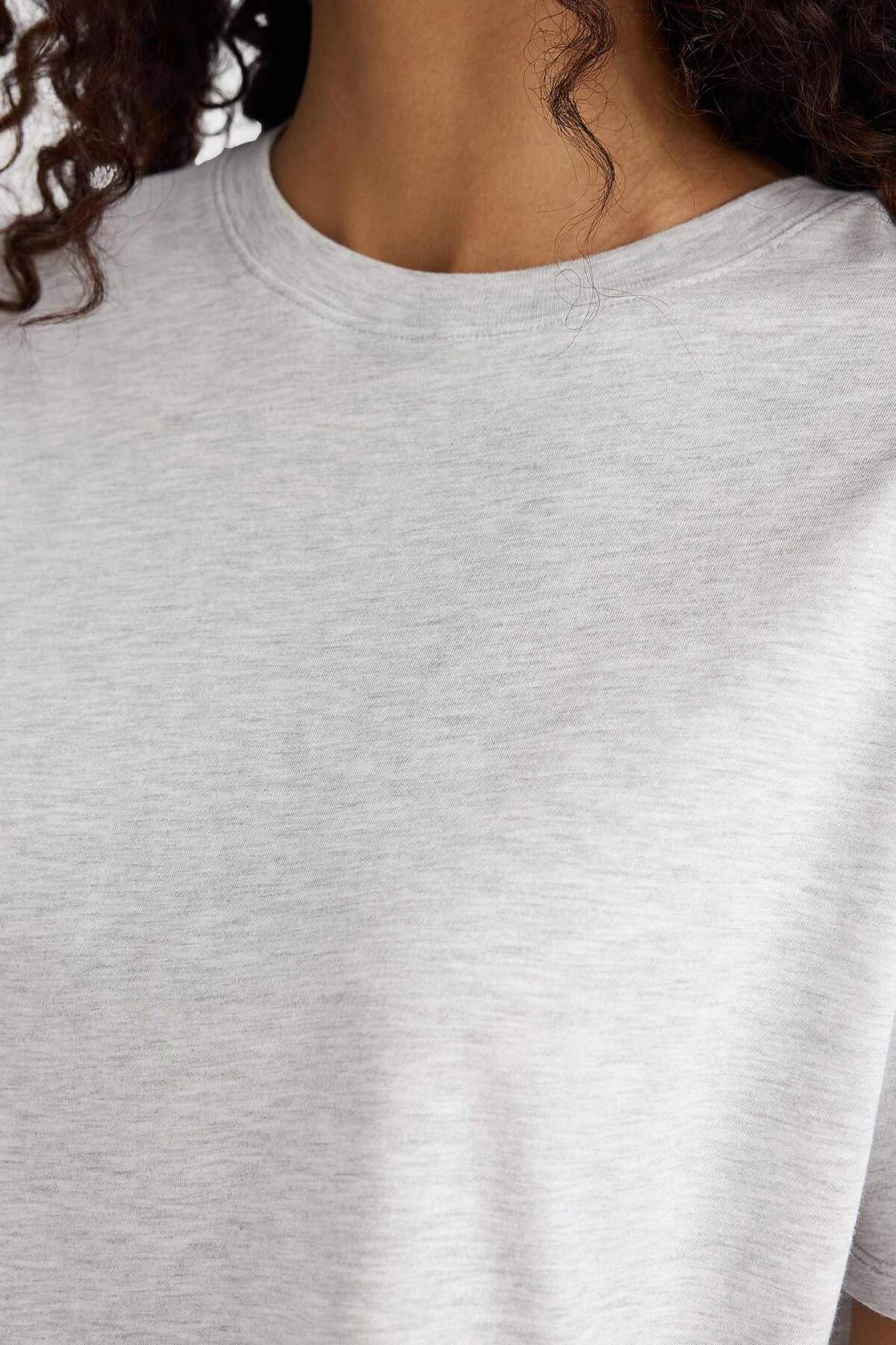 متناسب منظم از combs combs combed basic flat آستین کوتاه t -shirt w9584az25sp