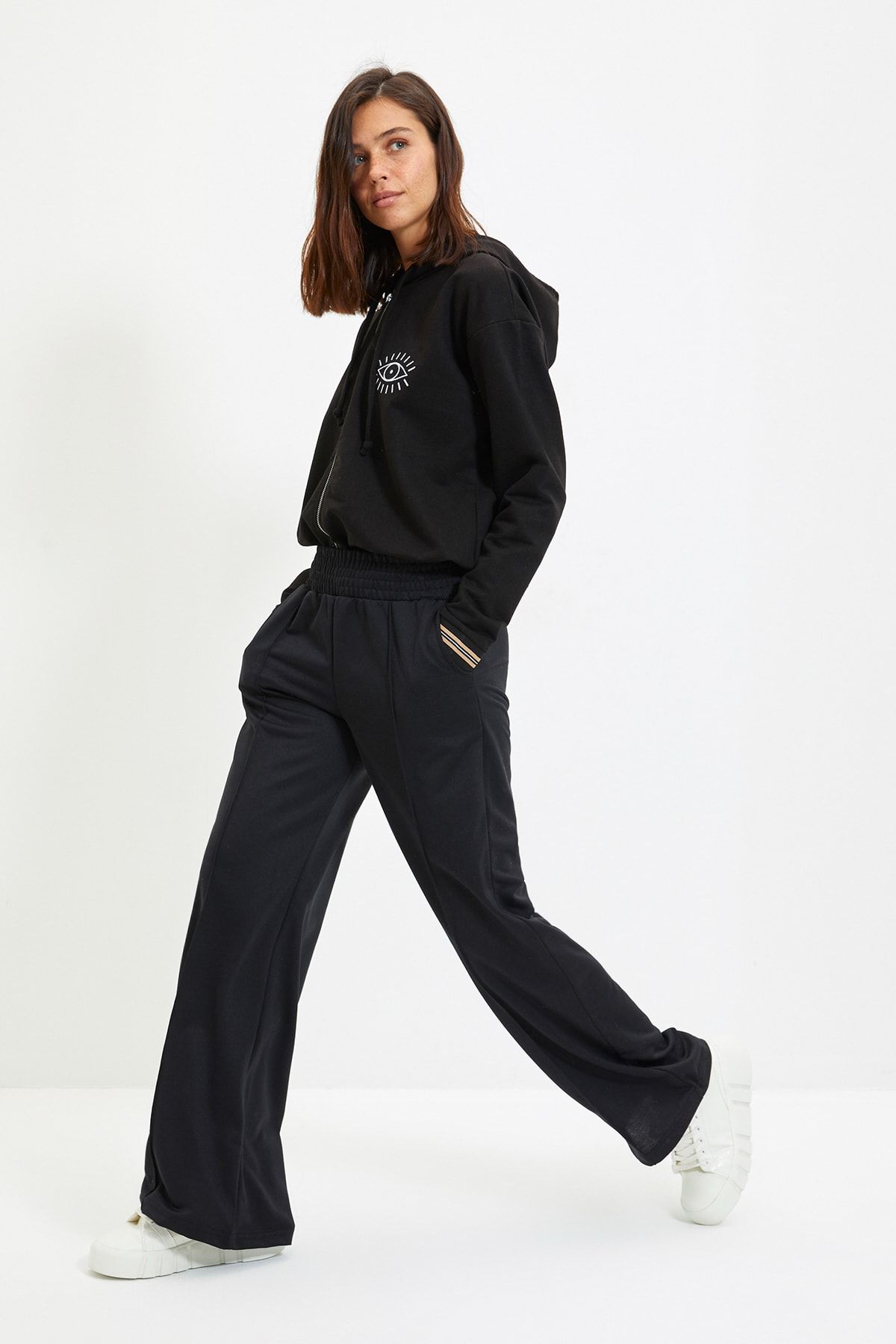 TRENDYOLMİLLA Siyah Nervürlü Wide Leg İnce Eşofman Altı TWOAW22EA0405