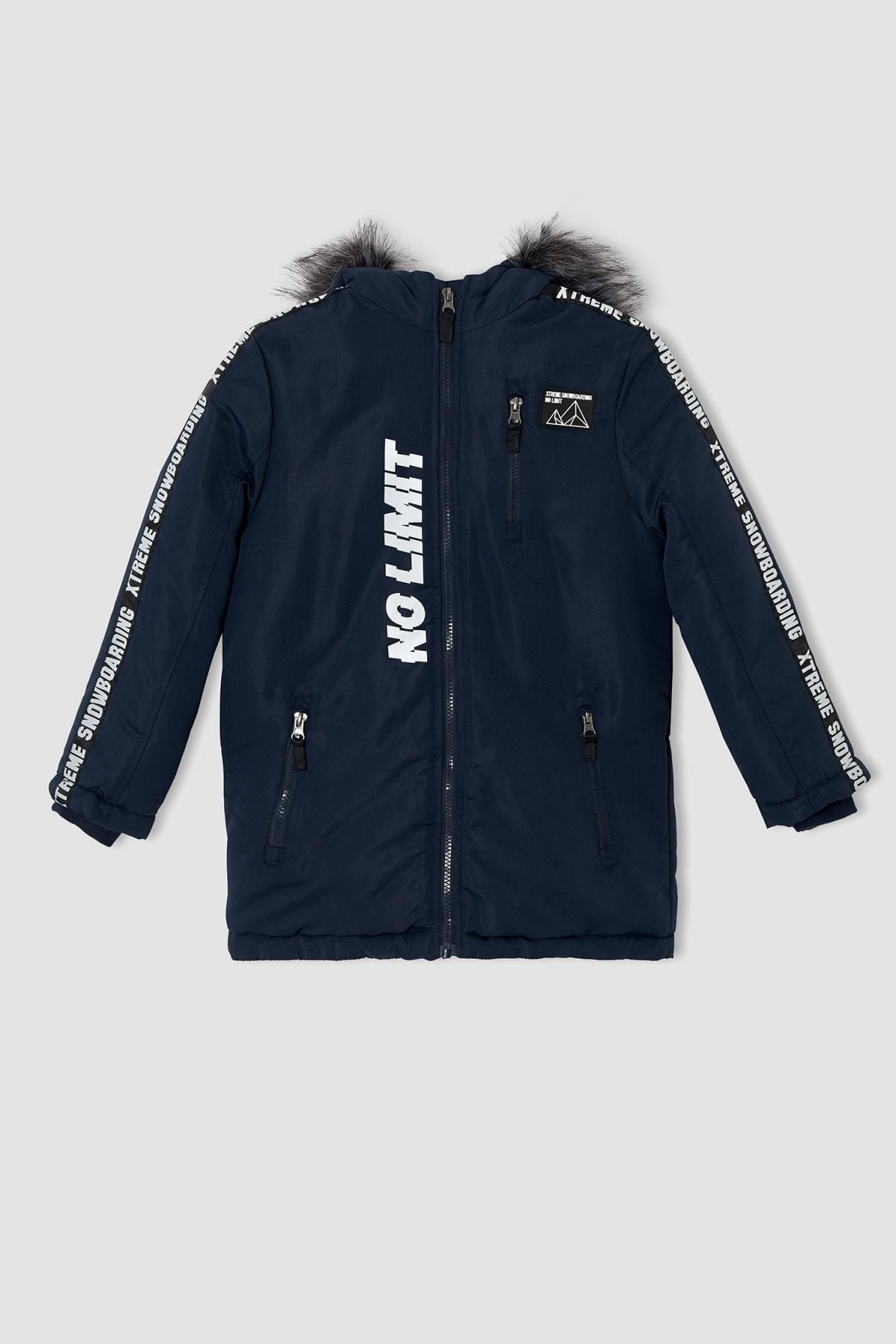 DeFacto Erkek Çocuk Regular Fit Yazı Baskılı Çıkarılabilir Peluş Astarlı Kapüşonlu Parka U5541A621WN