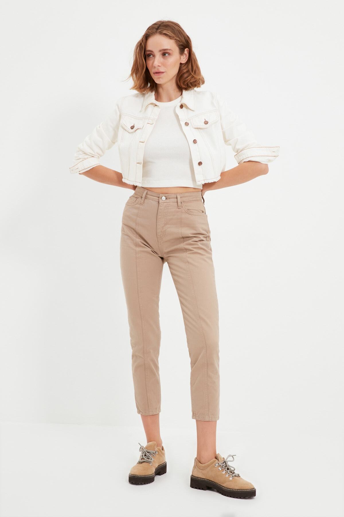 TRENDYOLMİLLA Vizon %100 Organik Pamuk Dikiş Detaylı Yüksek Bel Mom Jeans TWOAW22JE0654