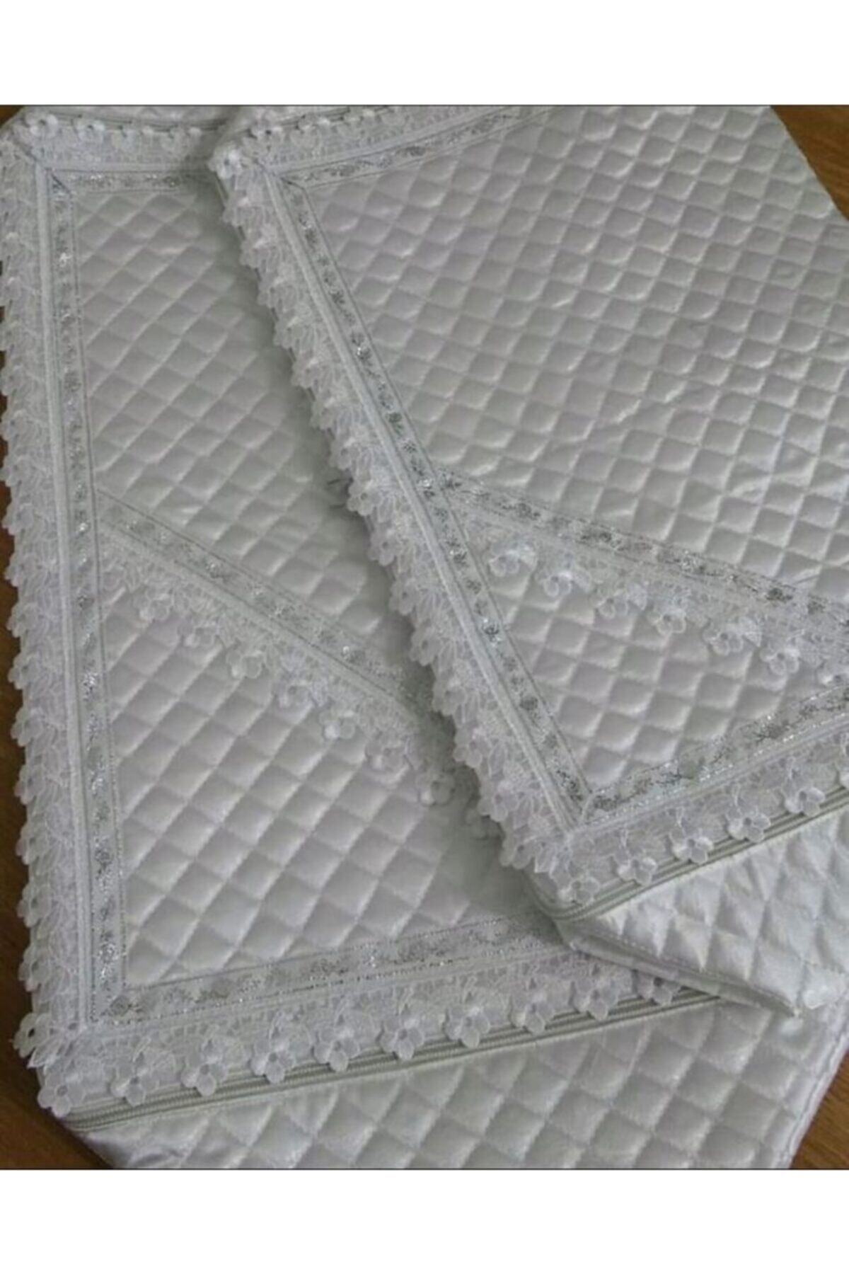 Kardelen Home Kapitone Saten Güpürlü Biyeli Çeyizlik Yorgan Hurç 90x45x45