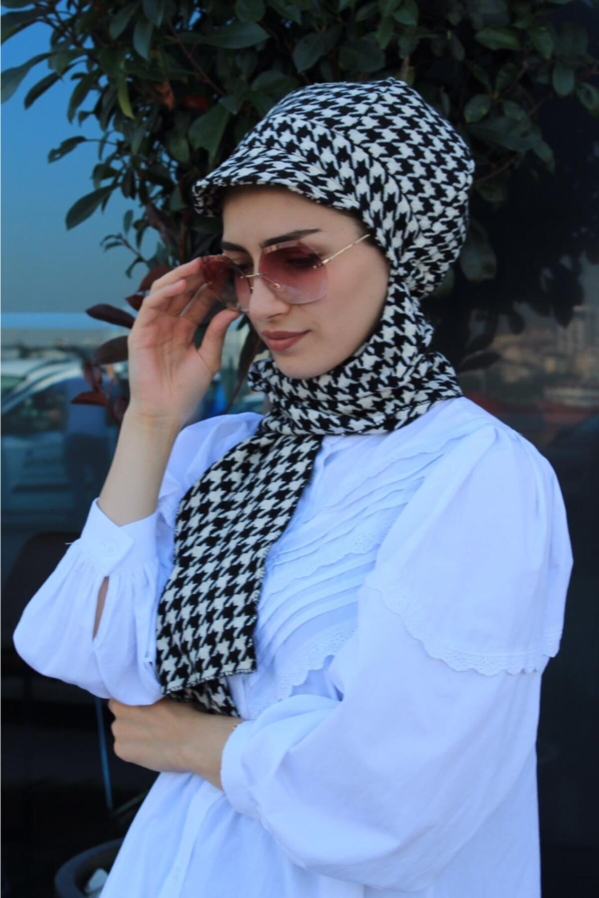 Amisos Bone Şal Hazır Tesettür Giyim Kaşe Atkılı Şapka Bone Siyah Beyaz Desenli - Özel Tasarım- Yeni Model Tesettür Giyim