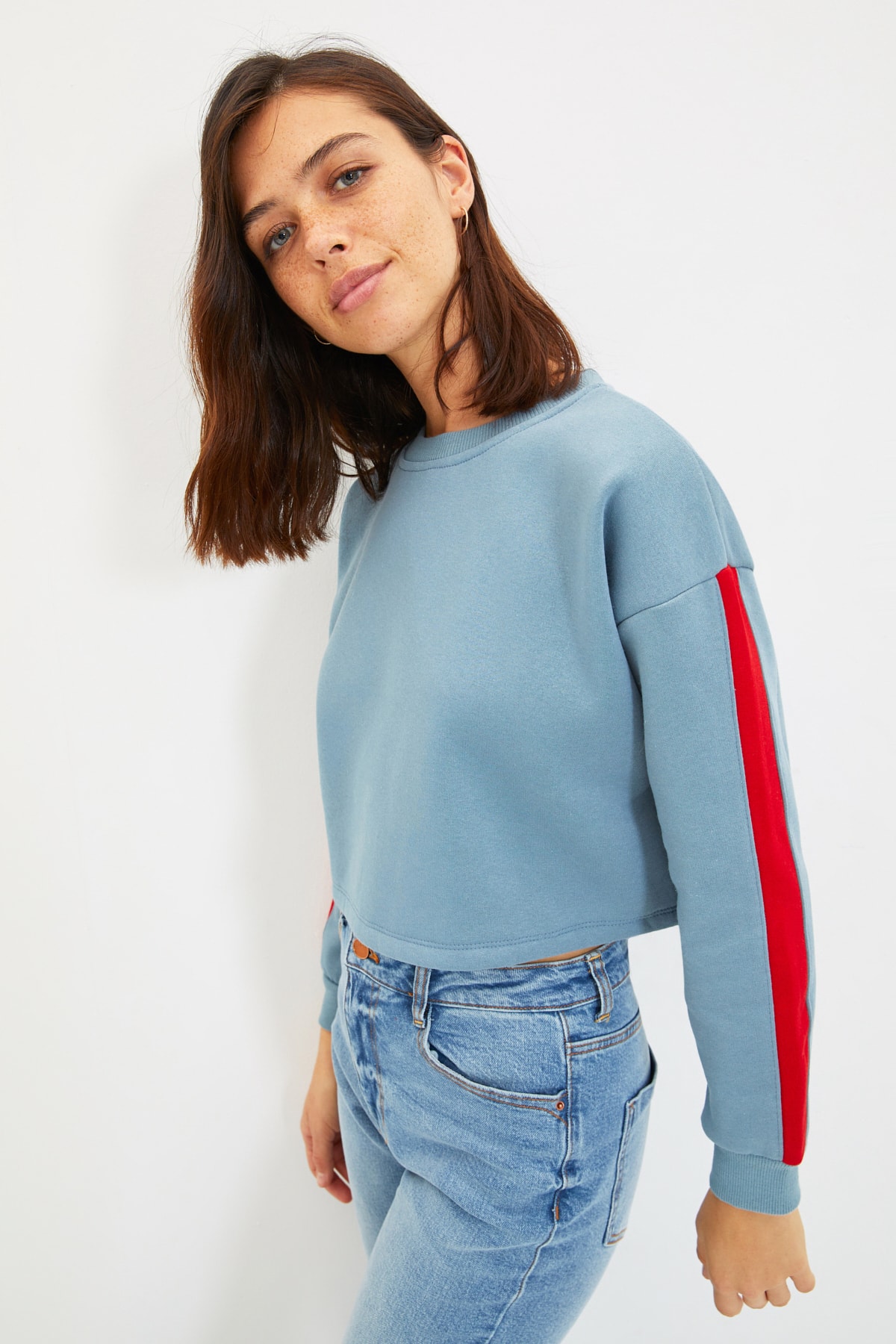 TRENDYOLMİLLA Lacivert Şerit Detaylı Şardonlu Crop Kalın Örme Sweatshirt TWOAW22SW1120